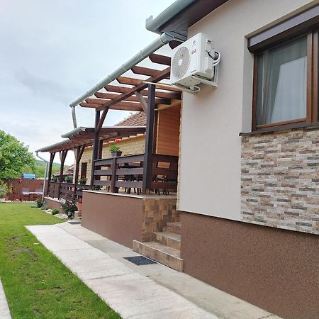 Kaptarko Apartmanhaz Дем'єн Екстер'єр фото