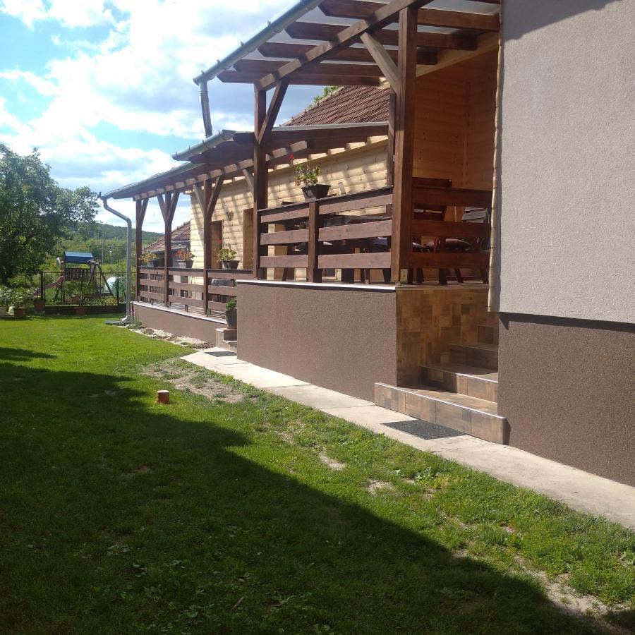 Kaptarko Apartmanhaz Дем'єн Екстер'єр фото