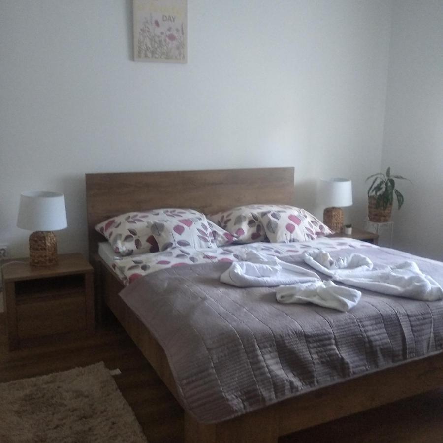 Kaptarko Apartmanhaz Дем'єн Екстер'єр фото