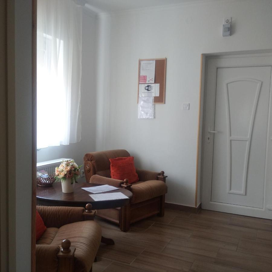 Kaptarko Apartmanhaz Дем'єн Екстер'єр фото