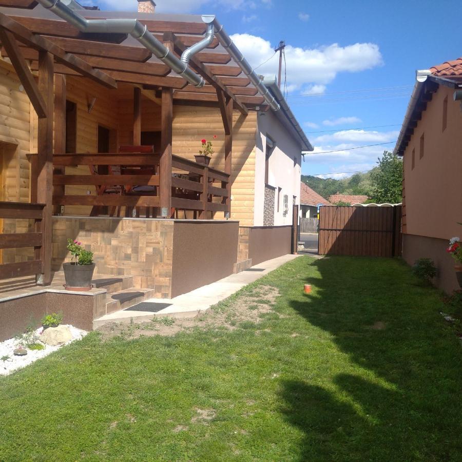 Kaptarko Apartmanhaz Дем'єн Екстер'єр фото