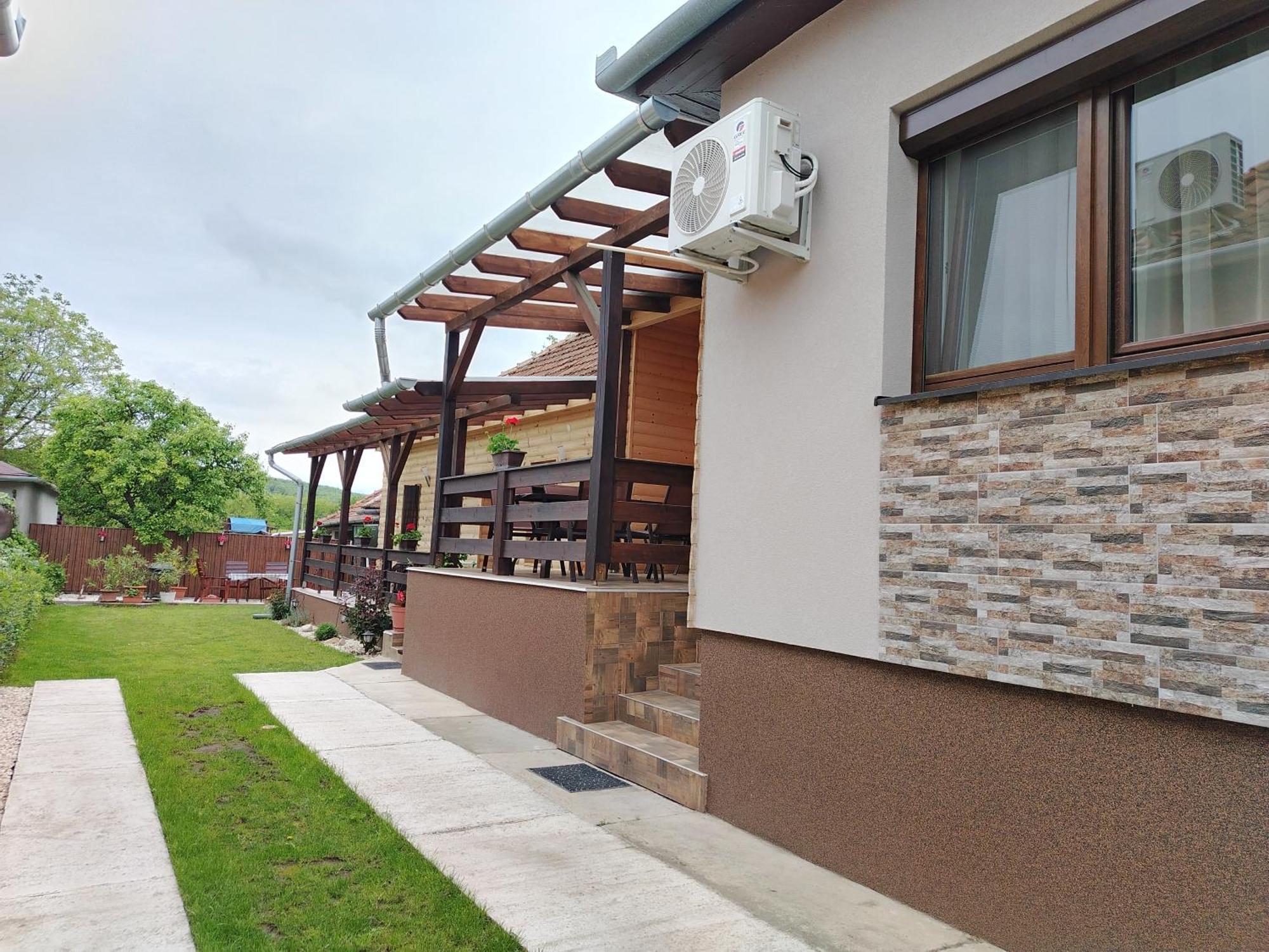 Kaptarko Apartmanhaz Дем'єн Екстер'єр фото