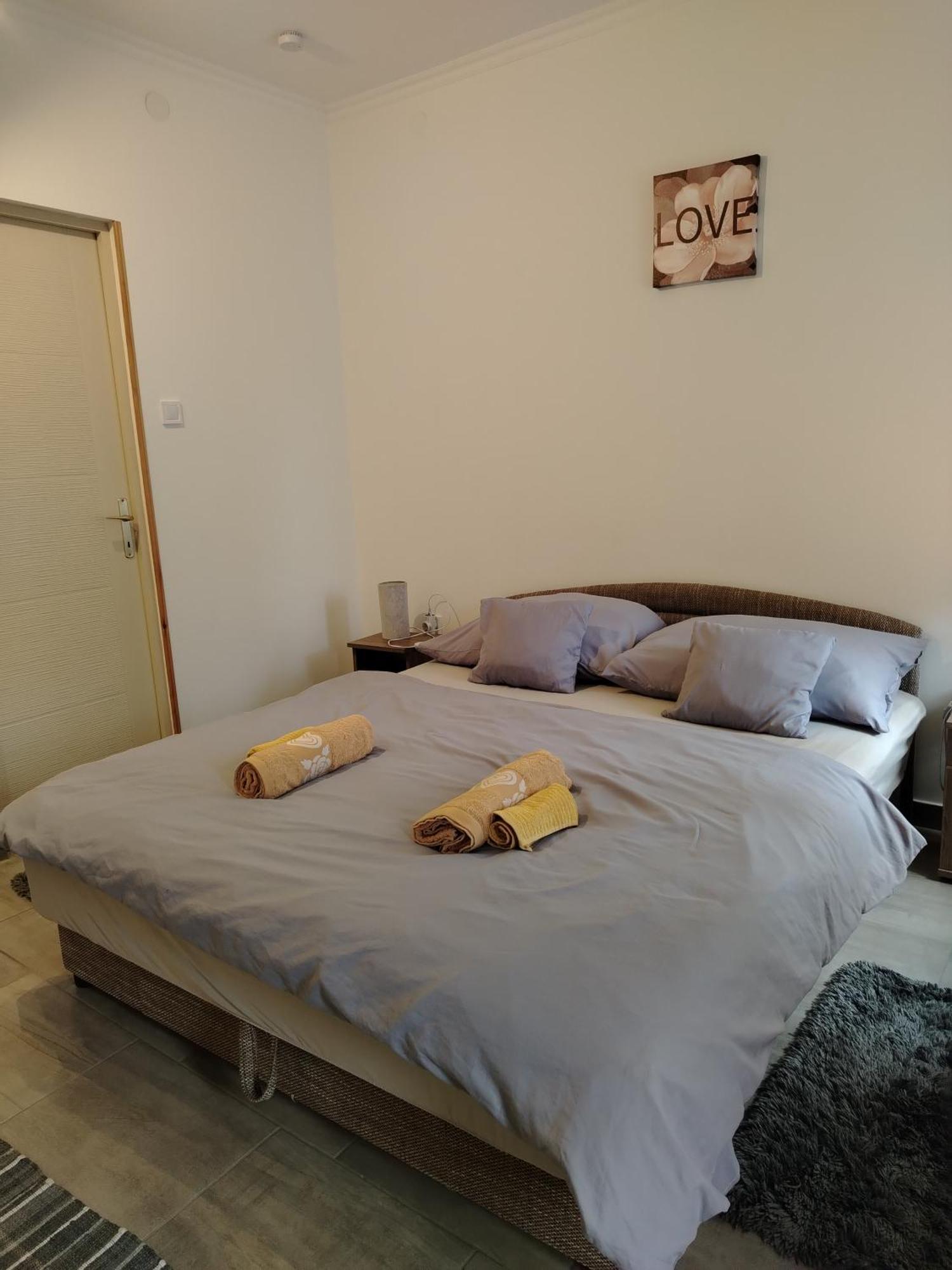 Kaptarko Apartmanhaz Дем'єн Екстер'єр фото