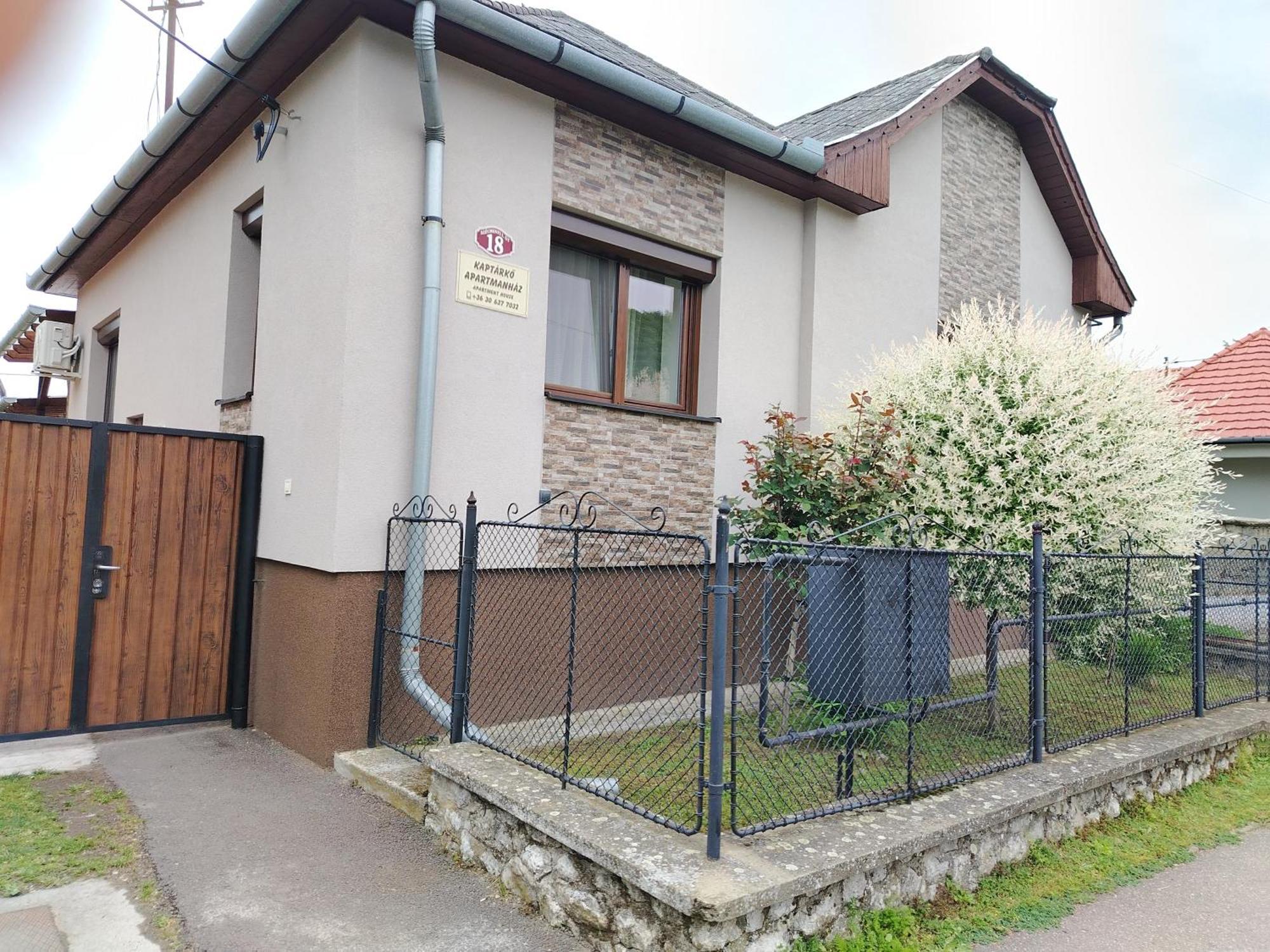 Kaptarko Apartmanhaz Дем'єн Екстер'єр фото